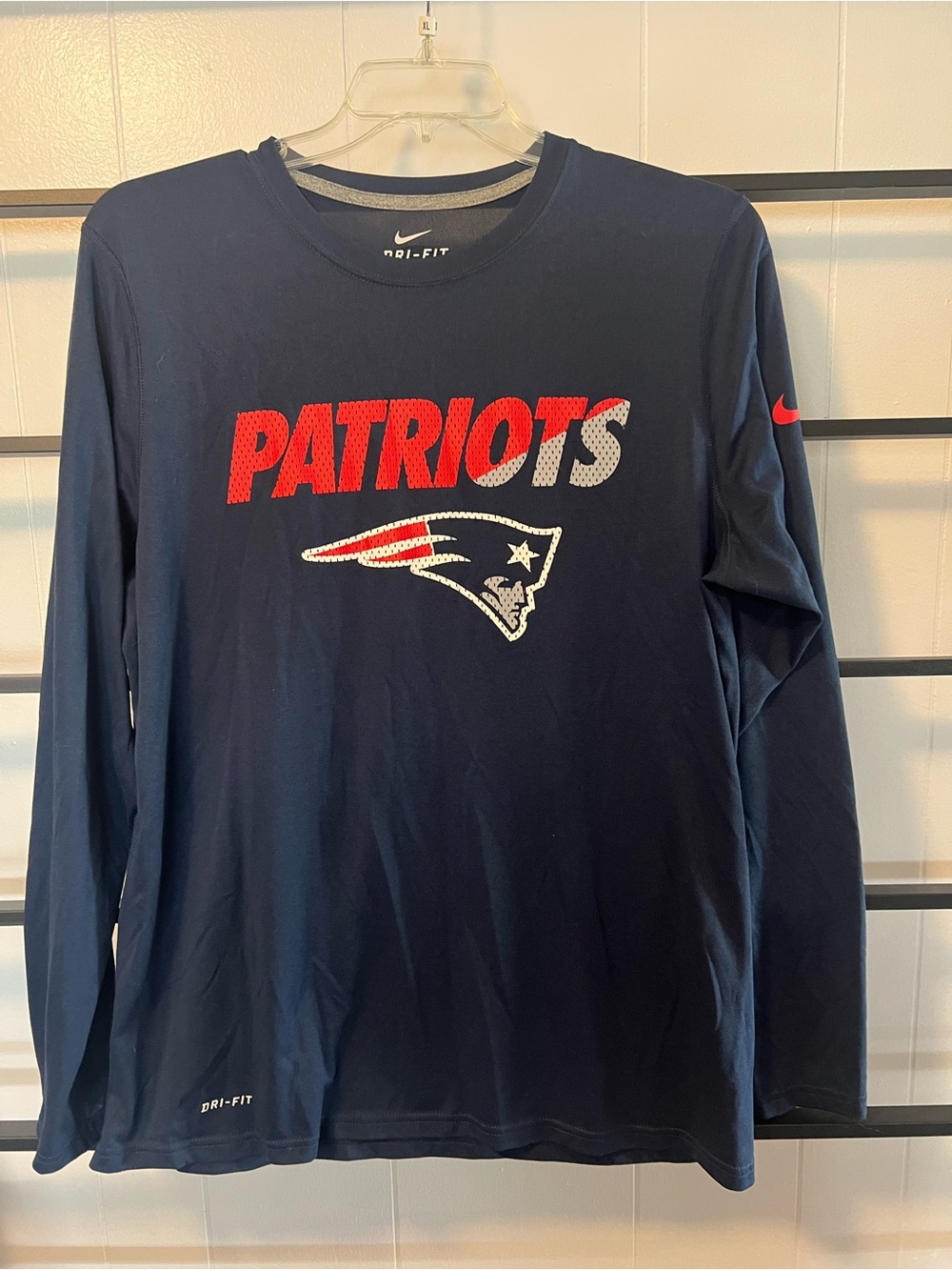 NWOT, Men's Size Large Dri Fit, NE Patriots, Nike Long Sleeve Shirt, D11